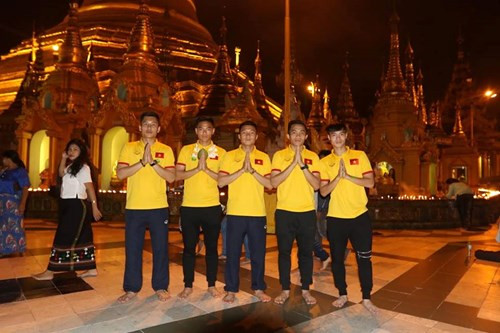 Sau đó một ngày, tuyển Việt Nam sẽ ra quân (gặp chủ nhà Myanmar).