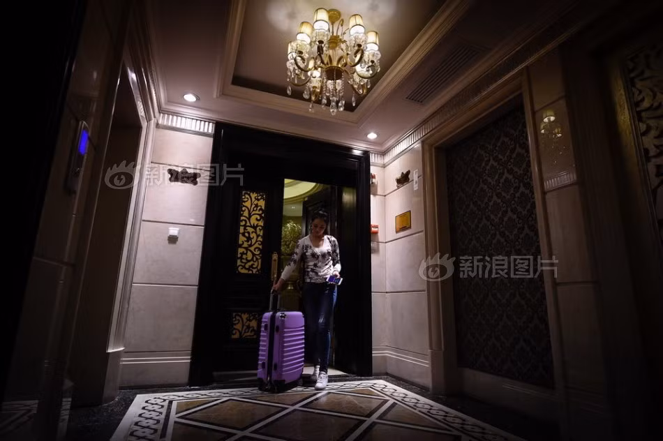 Cao Cầm Mai khá hài lòng với công việc hiện tại. 9X cho biết cô sẽ cố gắng hơn để giúp mọi người nâng cao chất lượng cuộc sống.