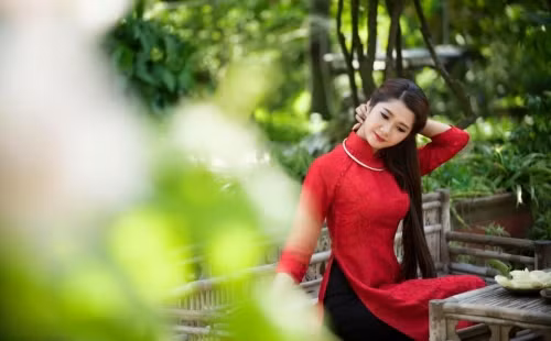 Chia sẻ về bộ ảnh này, nhiếp ảnh gia Đinh Văn Linh cho biết: “Bộ ảnh của Thảo mình chụp tại Ga Đông Anh và trước thành Cổ Loa vì mình muốn cho bạn ấy được hóa thân thành một cô thiếu nữ Hà thành duyên dáng. Bạn ấy đã phần nào lột tả được ý đồ của tác giả”.