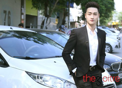Anh chàng hot boy Trần Duy Long sinh ngày 25/05/1997, quê ở Lạng Sơn, hiện tại đang là sinh viên ĐH Kinh tế Quốc dân.