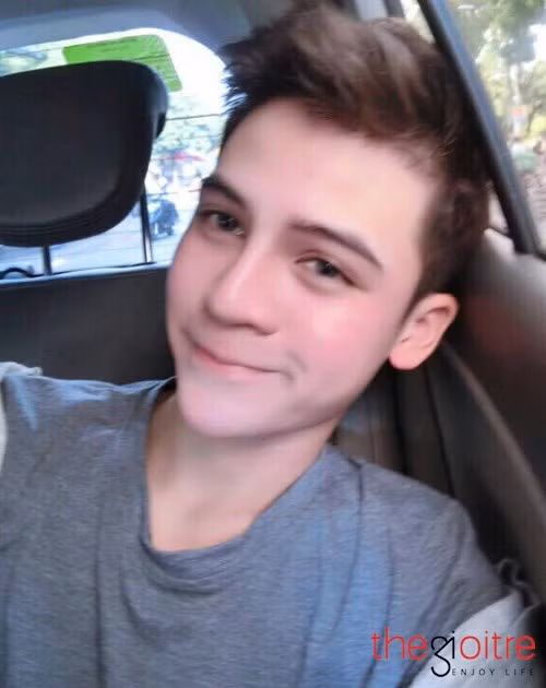 "Nhiều khi đi đâu thay vì nói “Xin chào!” thì người ta hay nói “Hello!" và sử dụng tiếng anh để giao tiếp với mình vì tưởng mình là người ngoại quốc.