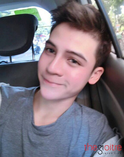 "Nhiều khi đi đâu thay vì nói “Xin chào!” thì người ta hay nói “Hello!" và sử dụng tiếng anh để giao tiếp với mình vì tưởng mình là người ngoại quốc.