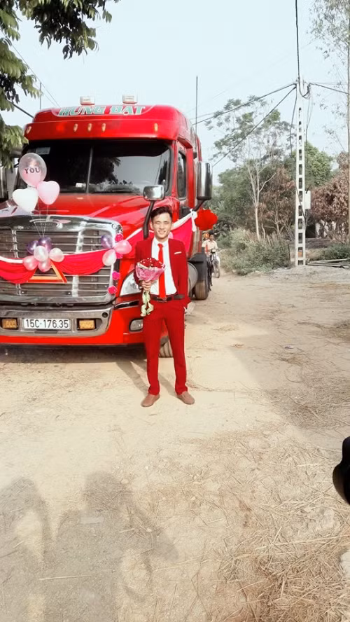 Làm nghề lái xe nên chàng trai này chia sẻ thêm rằng: “Có người không thiện cảm với nghề lái xe thế nhưng mình đã cố gắng sống cho họ nhìn lại, đánh giá khác về nghề tài xế”.