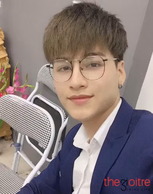 "Ngoài là một thợ cắt tóc Quang Anh còn mong muốn sau này có thể trở thành một mẫu chuyên nghiệp"- chàng hot boy chia sẻ.