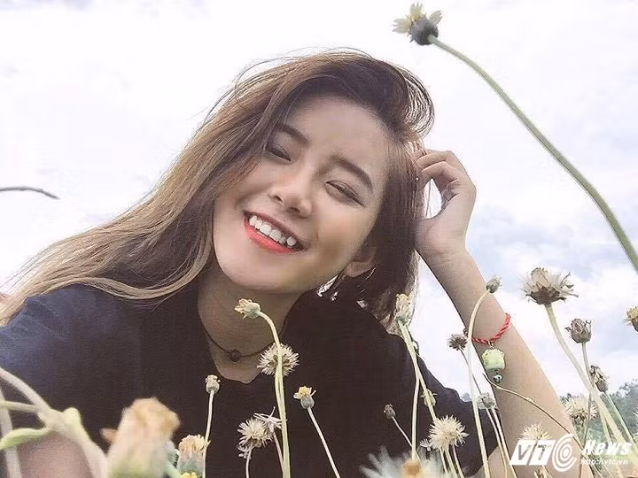 Xinh đẹp, tài năng, Thùy Trâm luôn khiến mọi người ngưỡng mộ. Cô từng giành giải nhất cuộc thi The fashion in me, giải Nhì cuộc thi thời trang của nhà thiết kế Đỗ Mạnh Cường năm 2012 và nhiều giải thưởng khác.