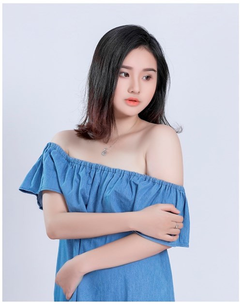 Chia sẻ về điều này, Phương Anh cho biết, cô cảm thấy rất vui và hạnh phúc trước điều đó vì Miu Lê cũng chính là nữ ca sĩ mà cô thần tượng bấy lâu.