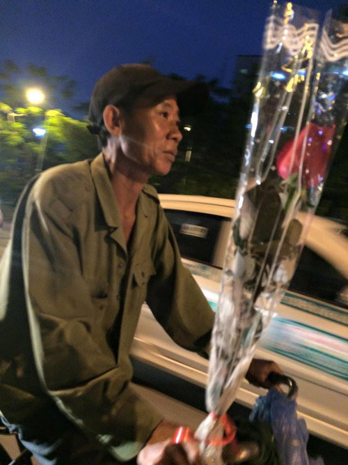 Gap nguoi dan ong lam lu 