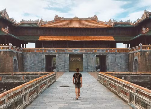 Hành trình tại dải đất hình chữ S của đôi phượt thủ kết thúc vào đầu tháng 12. Hiện họ dừng chân tại xứ sở chùa Vàng Campuchia.