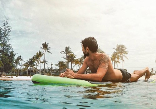 Thân hình đẹp mái tóc bồng bềnh cùng gương mặt nam tính của đôi blogger người Italy khiến nhiều bạn trẻ không thể rời mắt.