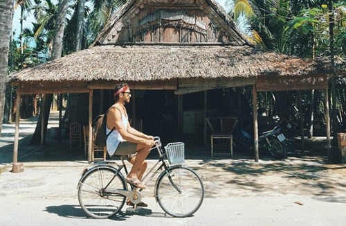 Ngay khi được chia sẻ tại một diễn đàn dành cho giới trẻ Việt, những hình ảnh về chuyến du lịch Việt Nam của Lucas và Alessandro nhanh chóng trở thành tâm điểm chú ý.