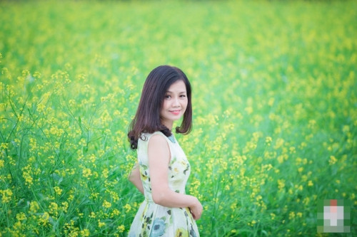 “Thật không thể tưởng tượng nổi người bà nội mà trẻ thế này. Sau này bằng tuổi cô cũng chỉ ước vẫn giữ được làn da như vậy thôi”, facebook Nguyên Trung viết. “Mình từng thấy các cô nàng sinh con xong ở độ tuổi U30 trông vẫn còn rất trẻ như học sinh cấp 3. Nhưng U50 mà trẻ như vậy quả thật hiếm thấy. Chúc cô mãi tươi trẻ như vậy cô nhé”, bạn trẻ Thùy Dương bình luận.