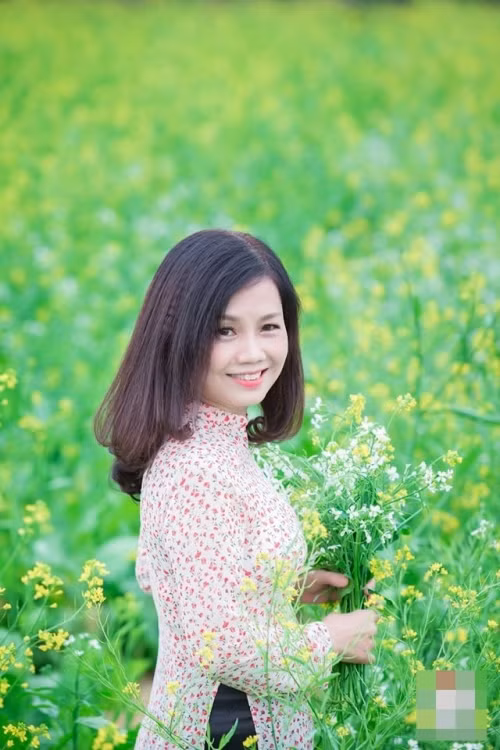 Trước những bình luận nghi ngờ về tuổi thực của người phụ nữ này, nhiếp ảnh gia Tú Bùi khẳng định: “Người phụ nữ này đã 51 tuổi và sắp bước sang tuổi 52. Ban đầu mình không tin, nhưng sau được cô con dâu đi chụp ảnh cùng xác nhận mình mới tin đó là thật. Quả thật nhan sắc của cô không chỉ khiến mình mà những bạn đi cùng đều rất bất ngờ”.