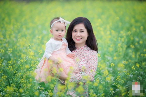 Ngoài ra, nhiếp ảnh gia Tú Bùi cho biết thêm: "Kể từ khi bộ ảnh của anh được mọi người quan tâm anh cũng cảm thấy rất vui. Tuy nhiên, tôi xin phép từ chối cung cấp thông tin về cô Dung vì cô không muốn cuộc sống của cô bị xáo trộn".