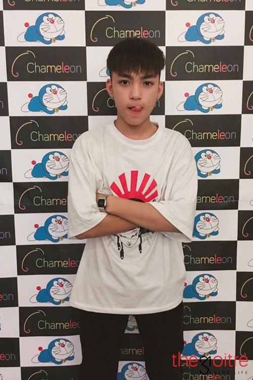 Anh chàng cho biết bản thân rất thích đá bóng, chơi DJ, diễn xuất, cũng như có niềm đam mê với võ thuật từ nhỏ.