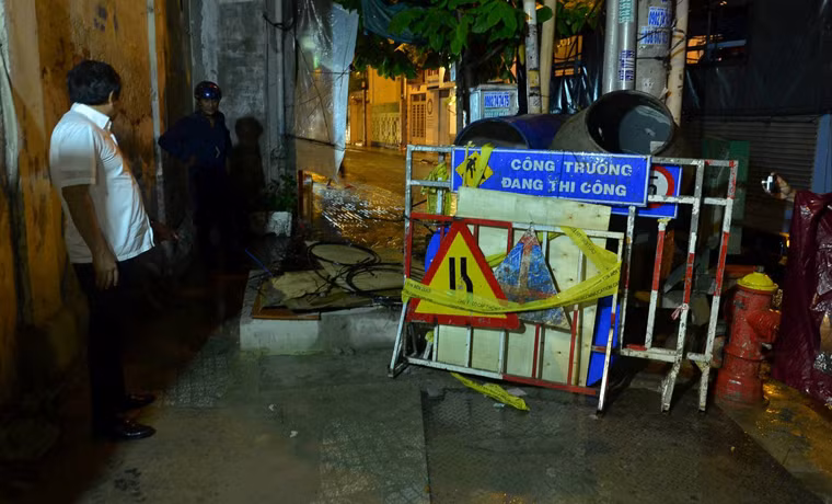 Đến gần rạng sáng nay (28/9), công việc chấn chỉnh vỉa hè do ông Hải dẫn đầu mới tạm dừng sau gần 6 tiếng ra quân.