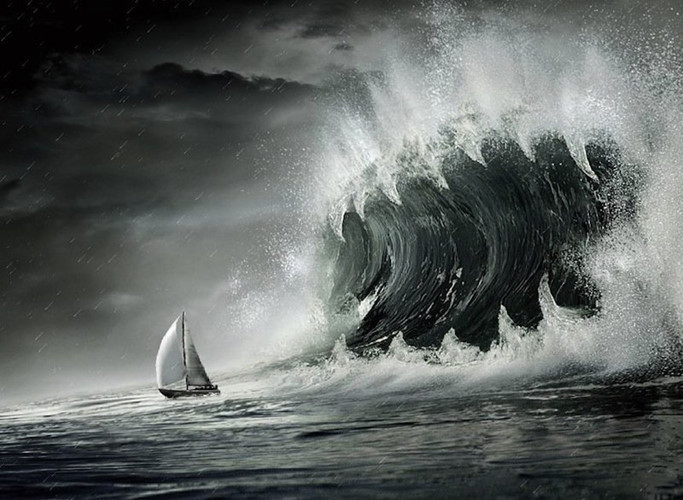 Năm 1983, Tami Oldham Ashcraft và bạn trai Richard Sharp đã dong thuyền đi Nam Thái Bình Dương nhưng gặp bão và bị lật thuyền của họ. Tami đã bị đánh bất tỉnh suốt 27 giờ. Khi cô tỉnh dậy, Sharp đã biến mất. Mặc dù rất sốc nhưng cô vẫn cố bám chặt lấy cánh buồm và trôi dạt tới Hawaii.