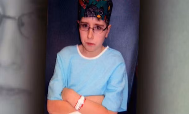 Cậu bé không có cảm giác đói hay khát. Cậu bé Landon Jones, 12 tuổi, sống ở bang Iowa, Mỹ xuất hiện triệu chứng lạ chỉ vài ngày sau sinh nhật lần thứ 11. Cậu bé tỉnh dậy vào buổi sáng và không muốn ăn hay uống, thay vào đó là cảm giác chóng mặt và bị xung huyết nghiêm trọng.