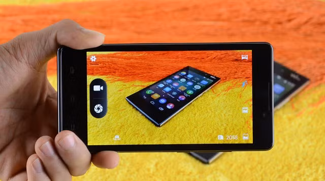 Ba mau smartphone man hinh lon, pin khung, gia duoi 4 trieu