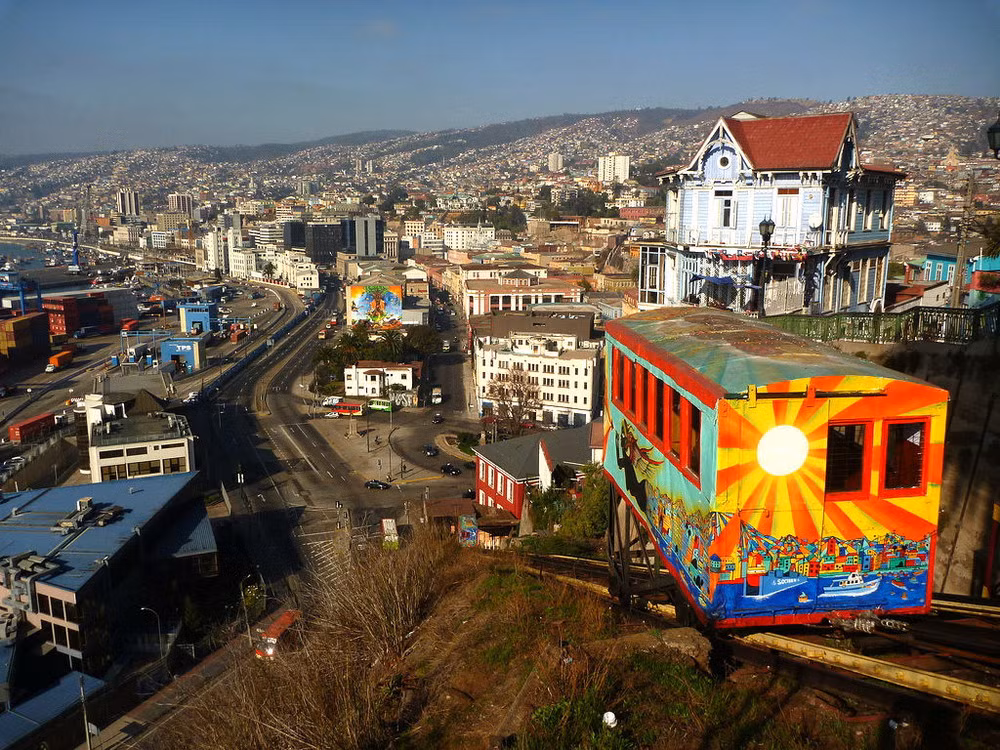 Thời kỳ hoàng kim của Valparaiso là từ thế kỷ 19 trở về trước, khi thành phố cảng này là nơi thu hút dân nhập cư từ Châu Âu hàng đầu của cả khu vực Nam Mỹ.