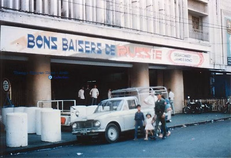 Rạp Rex ở đường Nguyễn Huệ khánh thành năm 1962 và là rạp chiếu phim hiện đại nhất Đông Nam Á vào thời điểm đó.