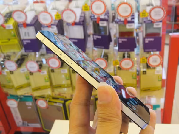 Bkav bat ngo thu hoi Bphone tai FPT Shop