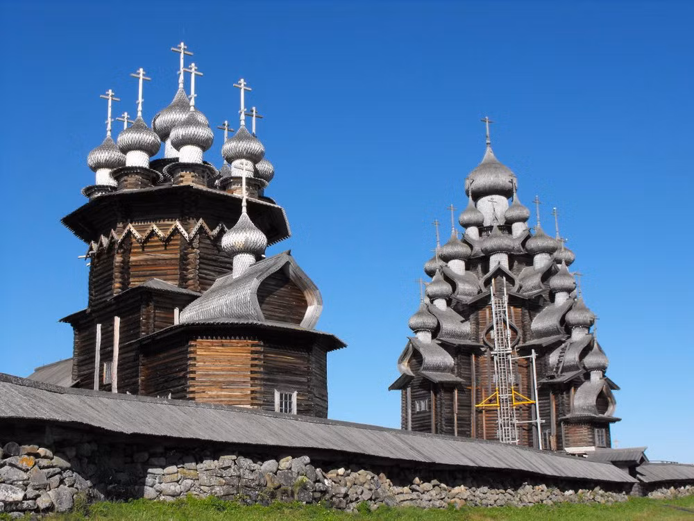 Cho đến nay, tên của người thiết kế nhà thờ Biến Hình vẫn chưa xác định