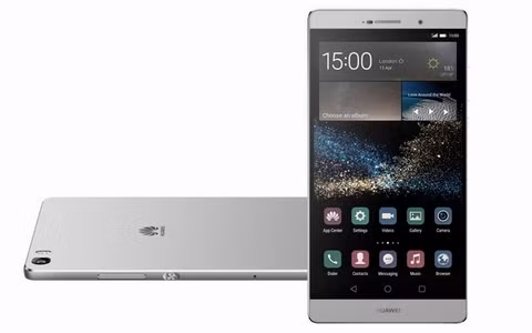  3. Huawei P8max. Huawei P8max là “quái vật khổng lồ” với kích cỡ lên tới 6,8-inch như một máy tính bảng mini. Máy được chế tạo nguyên khối kim loại làm bằng nhôm (cấp độ dành cho hàng không), dày 6,8mm và cấu trúc dẫn nhiệt gồm 7 lớp, giúp chipset vẫn hoạt động tốt ở nhiệt độ thấp hơn 5 độ C so với các thiết bị của đối thủ cạnh tranh. Máy trang bị chipset Kirin 935 với 8 lõi 64 bit tốc độ 2,2GHz, camera 13MP kèm theo bộ ổn định hình ảnh quang học, camera trước 5MP và nguồn pin 4.360mAh.