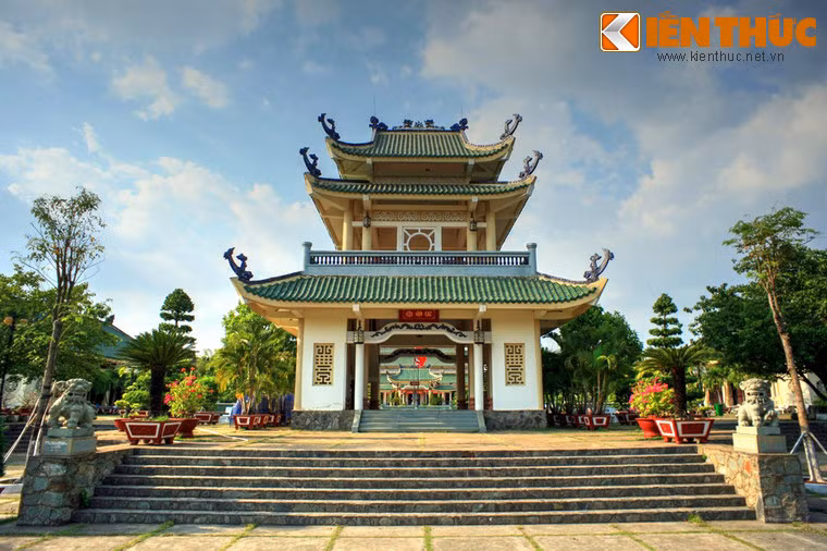 Trước năm 1802, hàng năm, đích thân chúa Nguyễn Phúc Ánh đến Văn miếu Trấn Biên để hành lễ hai lần vào mùa xuân và mùa thu. Từ khi chúa Nguyễn lên ngôi ở Huế thì quan tổng trấn thành Gia Định thay mặt vua, cùng với trấn quan Biên Hòa và quan đốc học đến hành lễ... Ảnh: Khuê Văn Các .