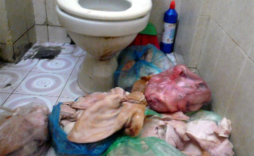 Một cơ sở sản xuất nem tai gây kinh hoàng dư luận. Liệu có bao nhiêu quán bình dân mua hàng từ cơ sở này?