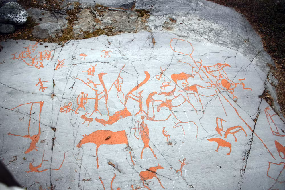 Theo phân tích của các chuyên gia, những hình khắc này có niên đại từ năm 4.200 - 500 TCN.