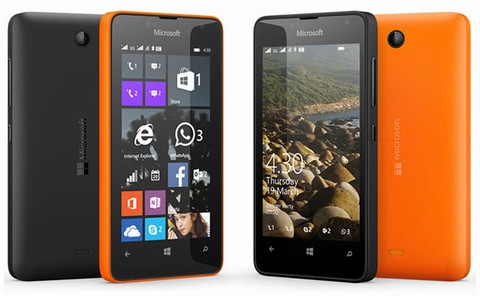  Microsoft Lumia 430. Được công bố hồi tháng 3 năm nay và là một trong những smartphone Lumia giá rẻ nhất hiện nay, Microsoft Lumia 430 là điện thoại hai SIM khiêm tốn nhất sử dụng bộ xử lý Qualcomm Snapdragon 200 lõi đôi với tốc độ xung nhịp 1,2GHz. Microsoft Lumia 430 có kích cỡ khá nhỏ nhắn với màn hình 4-inch, độ phân giải 480x800 điểm ảnh. Các tính năng khác gồm bộ nhớ RAM 1GB, camera sau 2MP, camera trước VGA và bộ nhớ trong 8GB có thể mở rộng thêm. Lumia 430 hoạt động trên hệ điều hành Windows Phone 8.1 và có thể cập nhật lên Windows 10 vào cuối năm nay (dù không thể có tất cả các tính năng mới của Windows 10). Sản phẩm có giá 1,5 triệu đồng.