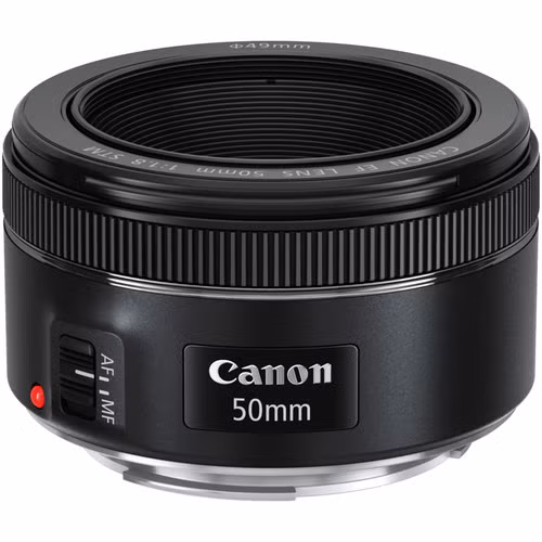  1. Canon 50mm f1.8 STM. Nếu ống kính 50mm f1.8II cũ bị chê là có chất lượng build kém và khả năng lấy nét trong điều kiện chênh sáng lớn không tốt thì phiên bản mới 50mm f1.8 STM đã được Canon khắc phục toàn bộ các vấn đề trên. Hơn thế nữa nó còn được nâng cao chất lượng quang học và giảm khoảng lấy nét gần nhất xuống còn 35cm khiến cho 50mm 1.8 STM của Canon trở thành lens 50mm có khoảng lấy nét gần nhất hiện nay. Và mẫu ống kính Canon giá rẻ này vẫn giữ nguyên giá bán giống phiên bản cũ – 125$ - tức xấp xỉ 3 triệu đồng.