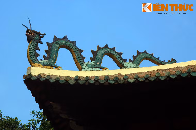 Với tuổi đời gần 100 năm, đền thờ Vua Hùng cũng được coi là một trong những công trình kiến trúc cổ tiêu biểu của Sài Gòn.