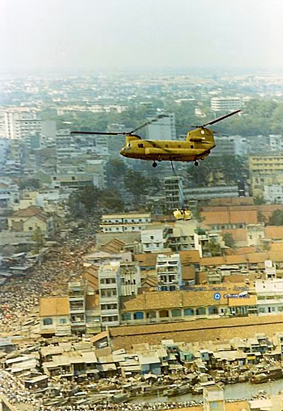 ... rồi nhanh chóng bay đến hiện trường vụ cháy chợ Cầu Ông Lãnh.