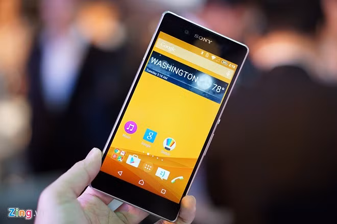 Mẫu điện thoại Xperia Z3+ là phiên bản quốc tế của Xperia Z4 vừa bán tại Nhật tháng trước. So với Z3, model này nâng cấp nhẹ về cấu hình và thiết kế.