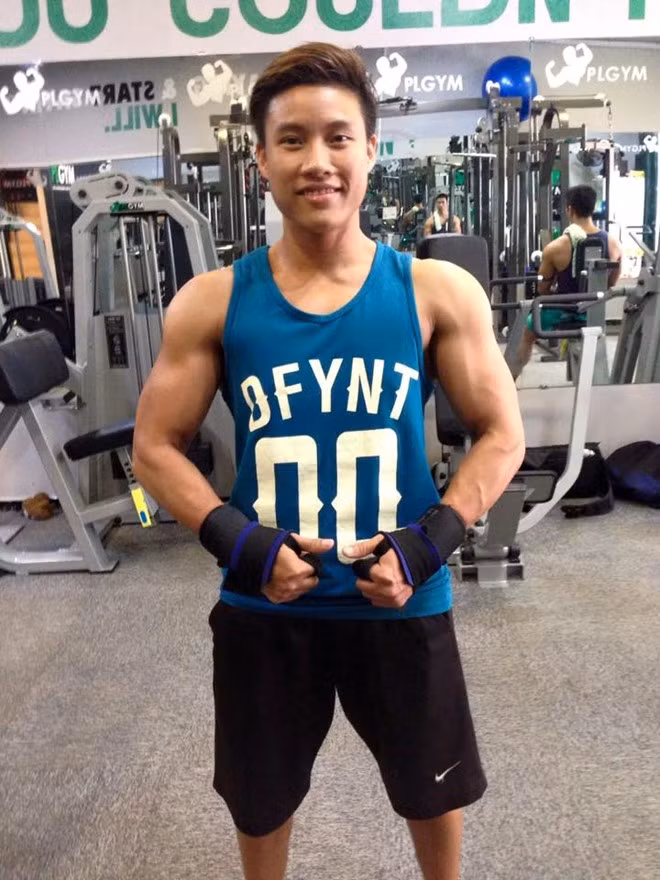 Từ một cô gái nhỏ nhắn, Ken đã quyết tâm tập luyện chăm chỉ suốt 4 năm. Anh trở thành gương mặt triển vọng của đội tuyển thể hình TP HCM với số đo 3 vòng 97-70-100. Ken còn là giáo viên tại một câu lạc bộ thể hình trên địa bàn thành phố.