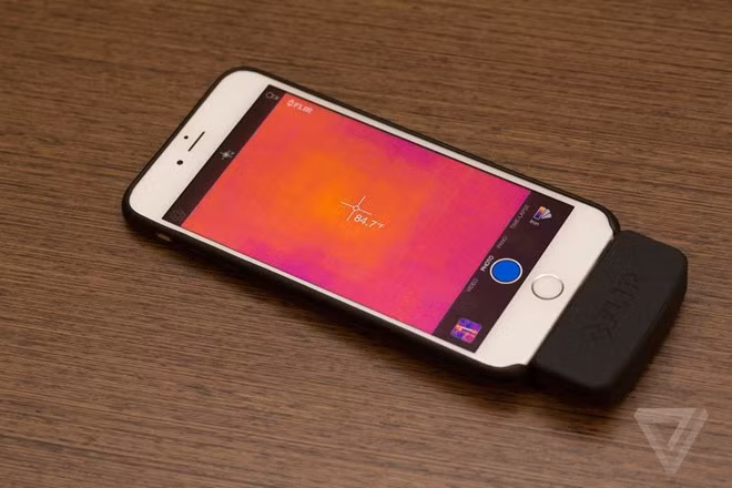 Ứng dụng cài trên iPhone có thể chụp ảnh, quay video, quay time-lapse hoặc quay hẹn giờ.