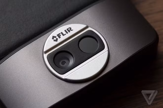 Ngoài ứng dụng của máy, Flir còn cung cấp SDK để các nhà phát triển khác khai thác công dụng của One. Hiện tại, đã có một số ứng dụng tương thích với công nghệ hồng ngoại trên One.