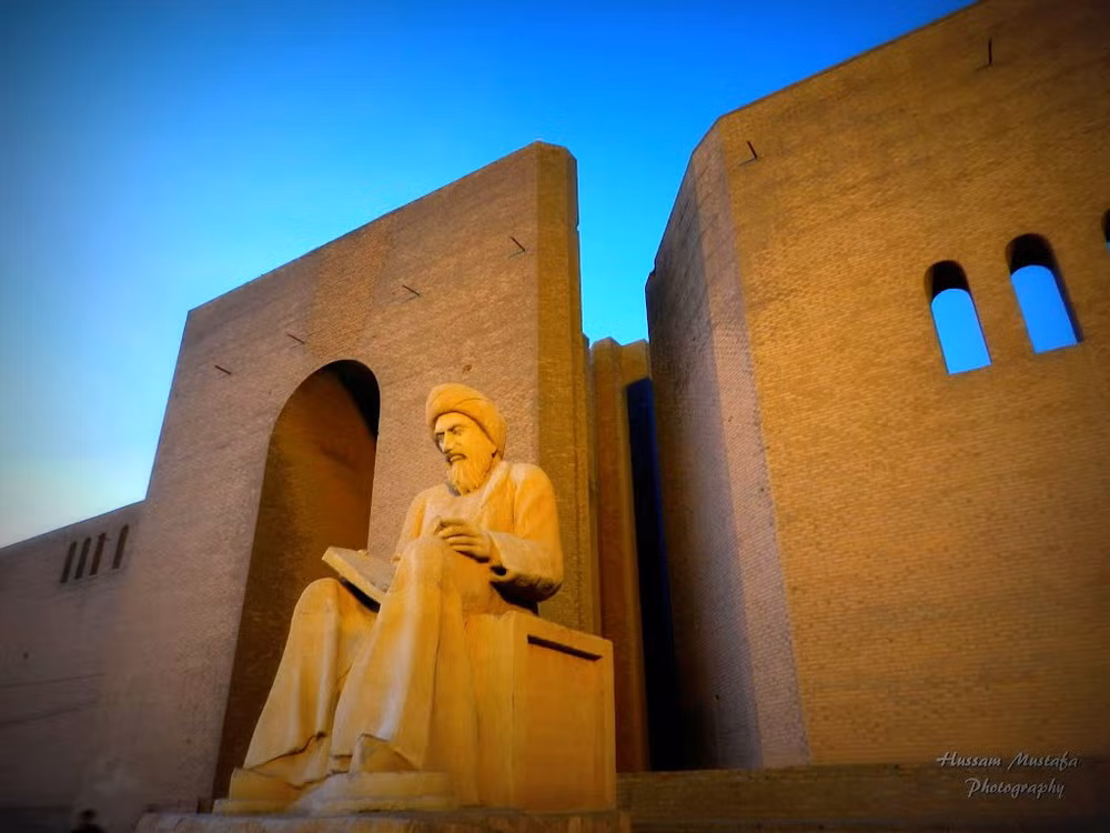 Hiện vật nổi tiếng nhất ở nơi đây là pho tượng Mabarek Ahmed Sharafaddin có từ thế kỷ 12. Tuy nhiên, rất nhiều hiện vật ấn tượng hơn có thể được phát hiện nếu quy mô khai quật được mở rộng.