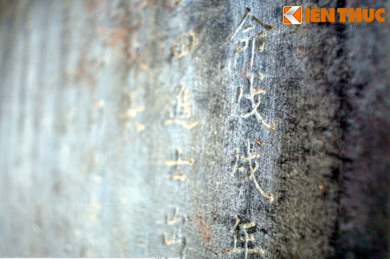 Có nhiều cái tên nổi tiếng được khắc ghi ở đay, như: Phan Thanh Giản; Phan Đình Phùng; Tống Duy Tân; Nguyễn Thượng Hiền; Nguyễn Khuyến; Chu Mạnh Trinh; Ngô Đức Kế; Huỳnh Thúc Kháng; Vũ Phạm Hàm...