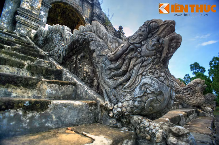 Khi còn nguyên vẹn, Văn miếu Huế là một quần thể kiến trúc bề thế với gần 20 công trình lớn như: Văn Miếu (điện thờ), Đông vu, Tây vu, Thần trù, Thần khố, Hữu Văn Đường, Duỵ Lễ Đường, nhà Thổ Công, Đại Thành Môn, Văn Miếu Môn, quan Đức Môn, Linh Tinh Môn, la thành, bến vua ngự...