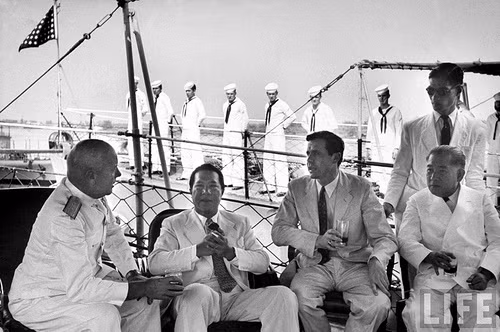 Trong con mắt của giới ngoại giao quốc tế khi đó, Quốc trưởng Bảo Đại vẫn là một quân bài nằm trong tay người Pháp.