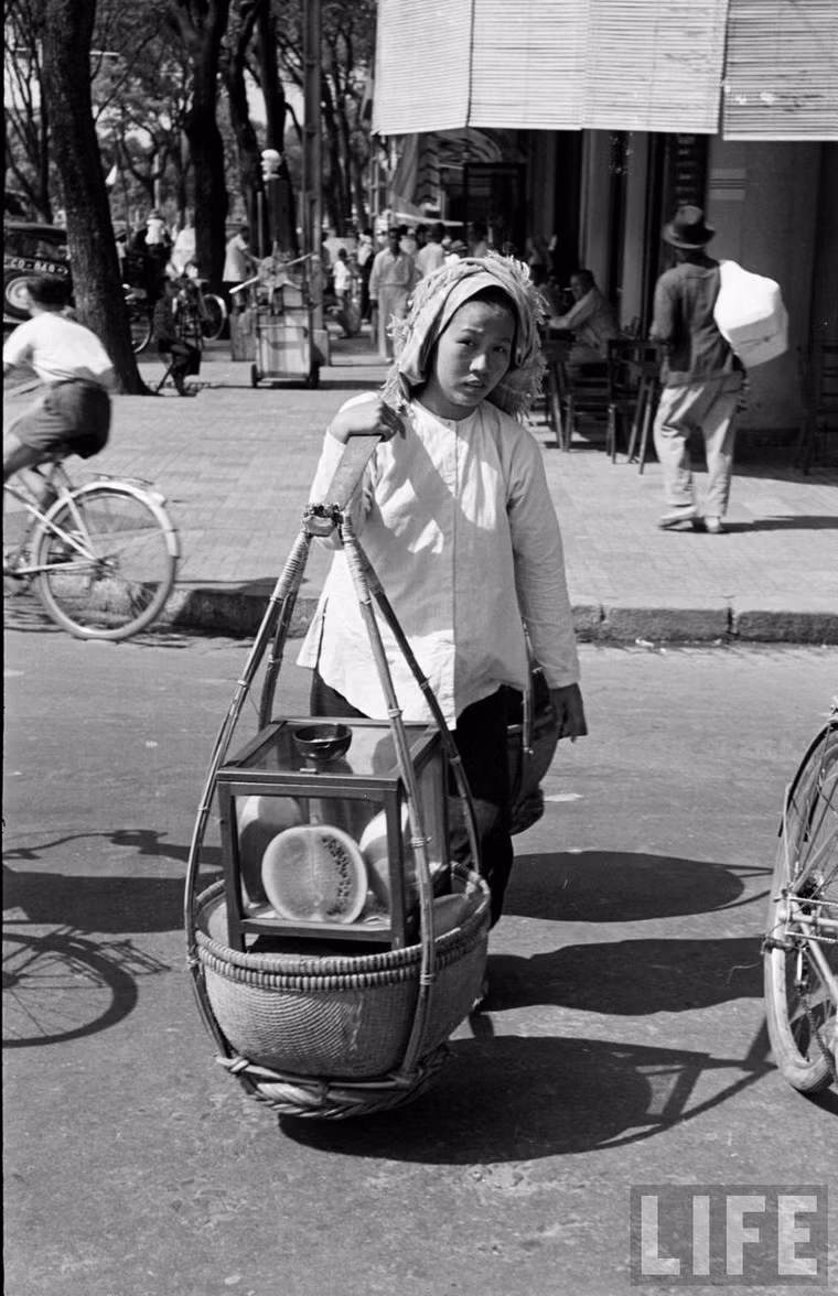 Gánh hàng hoa quả.