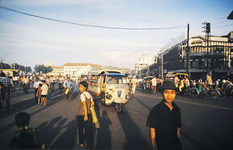 Khu vực vòng xoay Quách Thị Trang nhìn từ đường Trần Hưng Đạo.