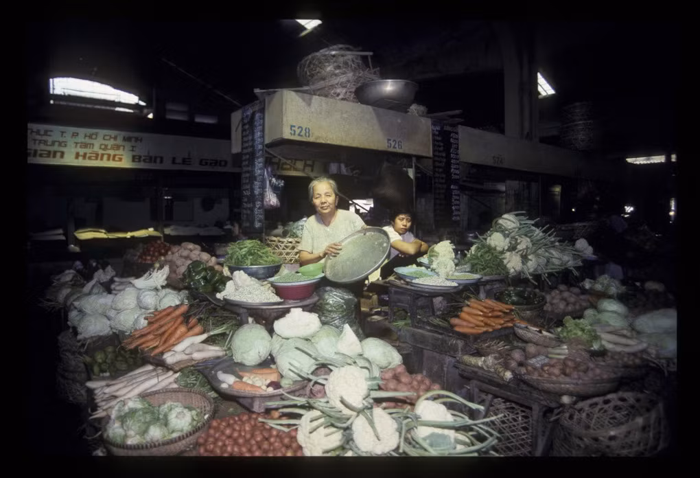 Hàng rau quả trong chợ Bến Thành.