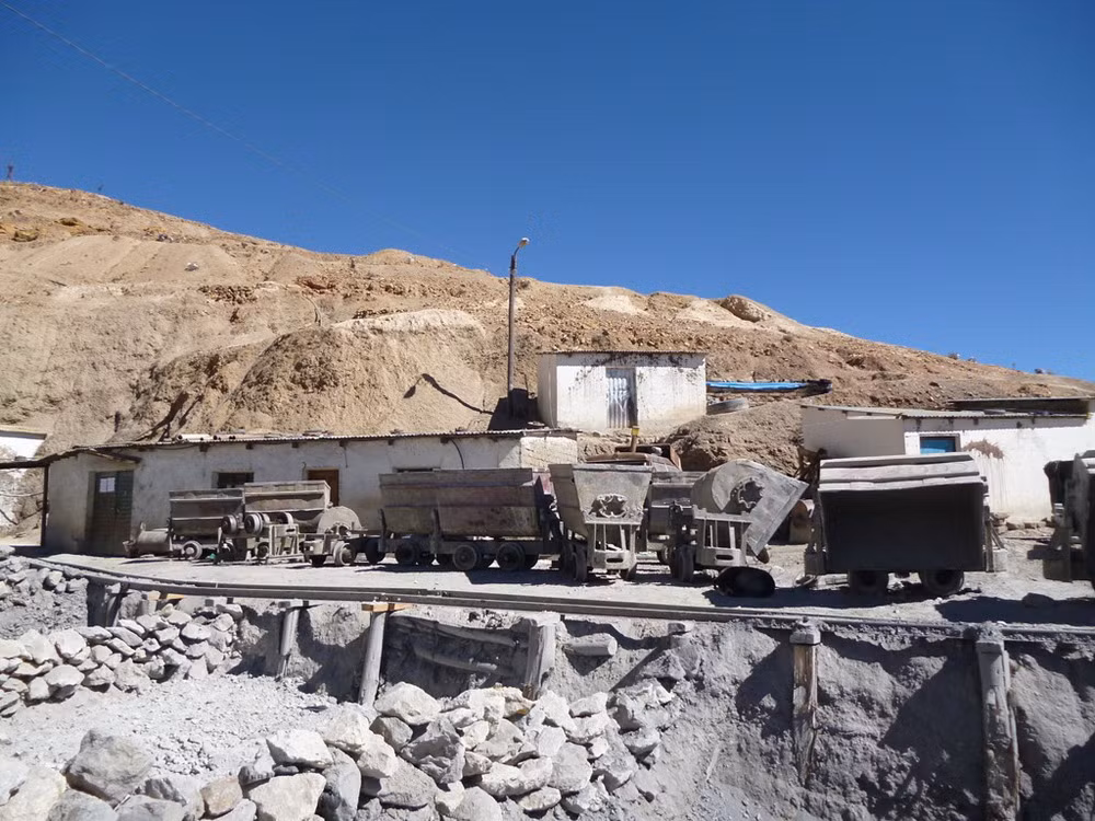 Vào thế kỷ thứ 16, thành phố Potosi với các khu khai thác quặng được coi là khu công nghiệp lớn nhất trên thế giới.