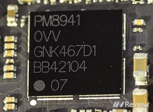 Khối quản lý năng lượng tích hợp công nghệ sạc nhanh QuickCharge 2.0 của Qualcomm.