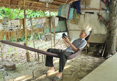 Lúc nghỉ trưa, ông nội cũng không bỏ sót thông tin nào về cô cháu gái.