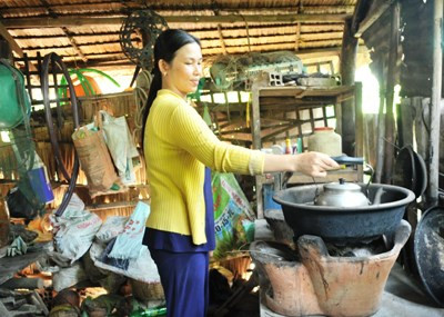 Nhờ những nỗ lực của Ánh Viên, cuộc sống gia đình em giờ đây khấm khá, nhưng gia đình vẫn sử dụng bếp củi.