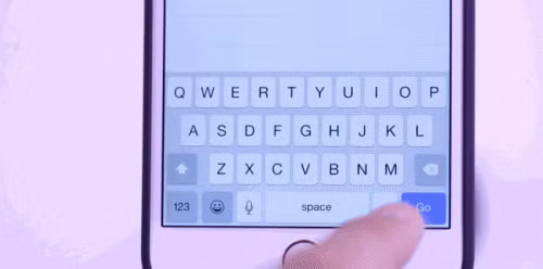 8. Trong Safari, chèn các miền web bằng việc giữ nút Go.